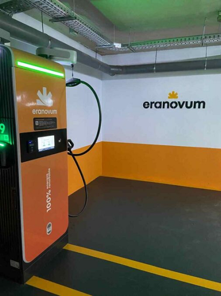 Eranovum lleva a cabo la instalación de 10 puntos de recarga para vehículos eléctricos en el Centro Comercial La Fuensanta de Móstoles