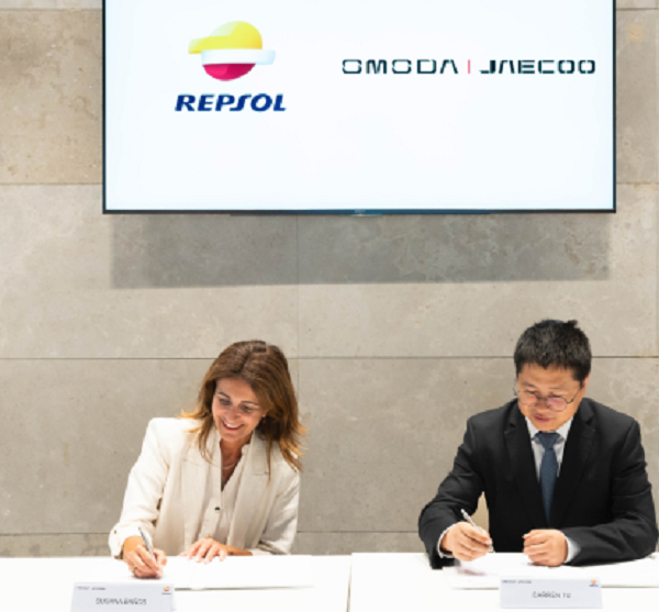 Repsol y OMODA firman acuerdo